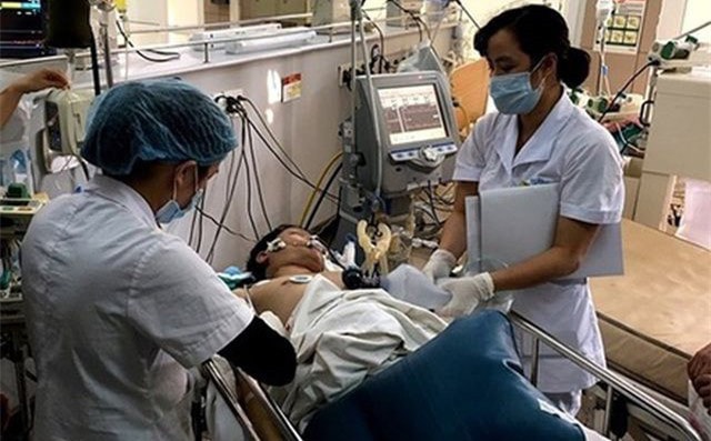 ha-giang-uong-phai-ruou-la-ngon-1-nguoi-tu-vong-7-nguoi-nhap-vien-cap-cuu1-1639-15553273297681058657229-crop-1555327354557153005367