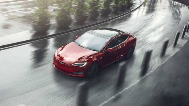 Tesla Model S đứng vị trí thứ 4.