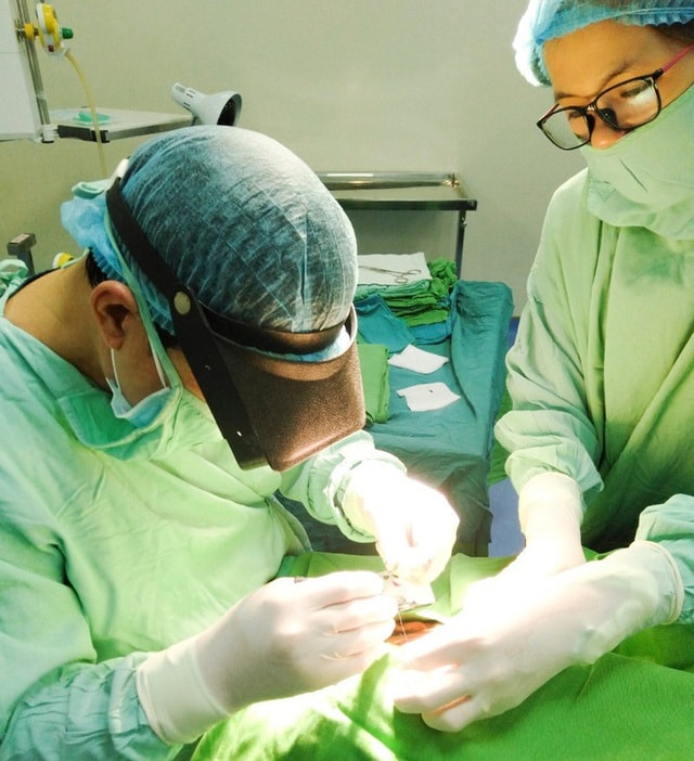 Hy hữu đầu bút chì nằm trong hốc mắt bé trai suốt 5 năm - 1