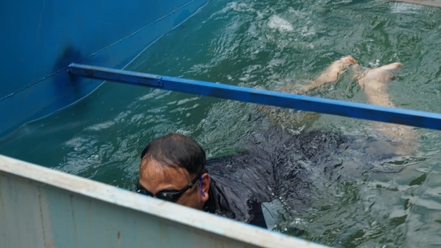 Xem chuyên gia Nhật Bản rửa mặt, tắm bằng nước sông Tô Lịch - 2