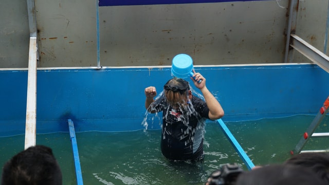 Xem chuyên gia Nhật Bản rửa mặt, tắm bằng nước sông Tô Lịch - 4