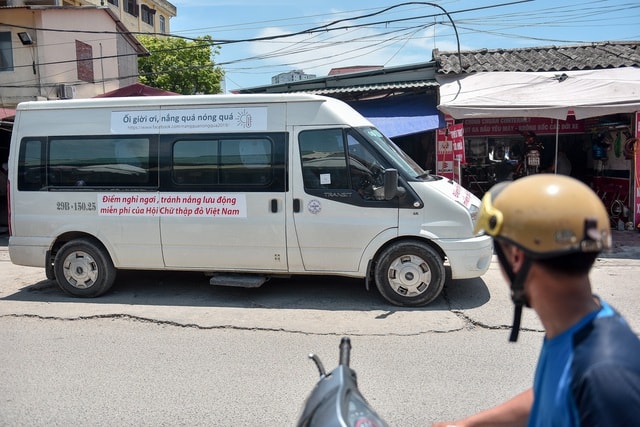 Hà Nội: Dùng xe buýt làm điểm trú nóng cho người lao động - 13