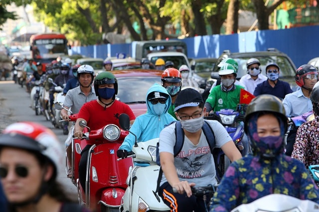 Giao thông chật vật qua những công trường đường trên cao ở Hà Nội - 1