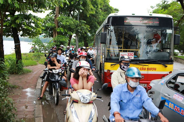 Giao thông Hà Nội thông thoáng trong ngày đầu nghỉ lễ - 8