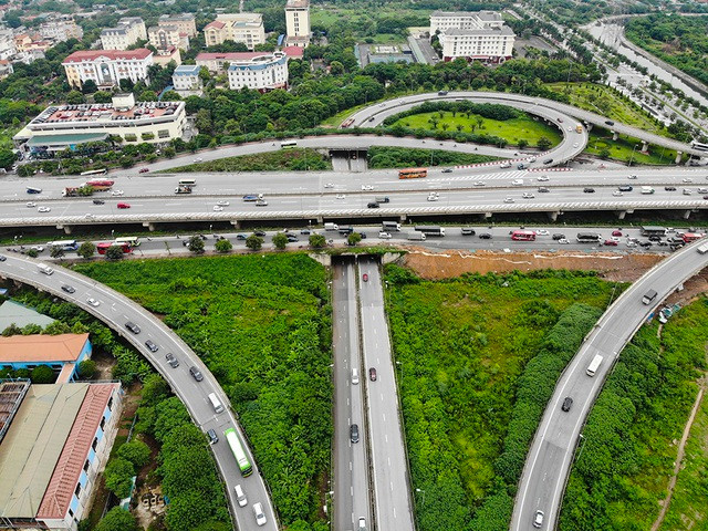 Giao thông Hà Nội thông thoáng trong ngày đầu nghỉ lễ - 1