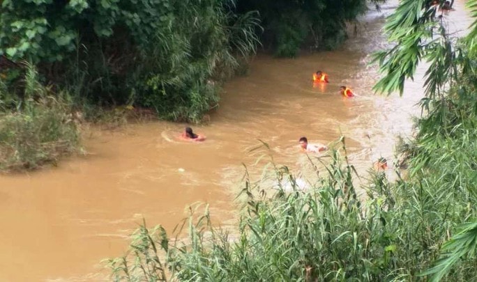 Xót thương học sinh lớp 12 đi lấy măng bị nước lũ cuốn trôi - Ảnh 1.