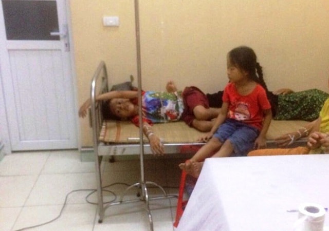 Hơn 40 người nhập viện sau tiệc mừng tân gia - 1