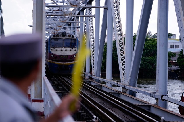 Cầu đường sắt trăm tuổi chính thức trở thành chứng nhân lịch sử của Sài Gòn - 11