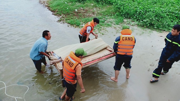 Tá hỏa phát hiện thi thể nam thanh niên nổi trên sông Hàn - Ảnh 1.