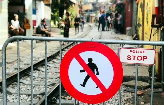 Hà Nội: Chính thức “đóng cửa” xóm cà phê đường tàu Phùng Hưng - 2