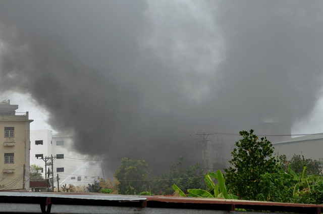 Đang cháy lớn xưởng mút xốp ven TPHCM - 6