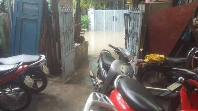 Nhiều tuyến đường ở Đà Nẵng ngập nặng sau trận mưa đêm - 2