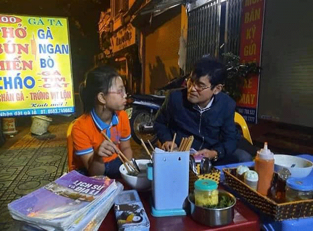 nghe-loi-me-dan-co-be-10-tuoi-di-lac-60km-tu-hai-duong-den-ha-noi