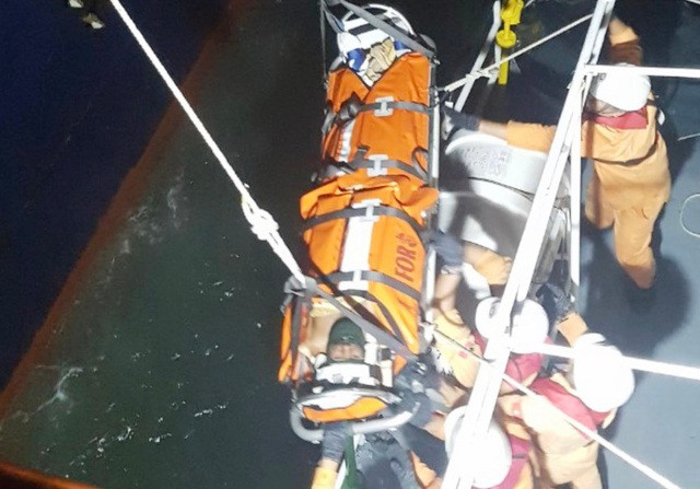 Vượt biển cứu thuyền viên Ấn Độ nguy kịch trên biển - 1