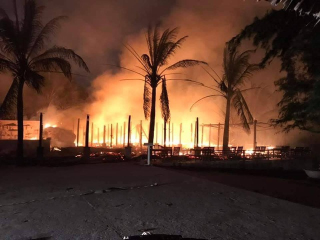 4 nhà hàng ven biển Hội An bốc cháy trong đêm