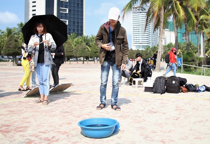 Ngắm nhật thực cuối cùng của thập kỉ bằng kính thiên văn - Ảnh 5.