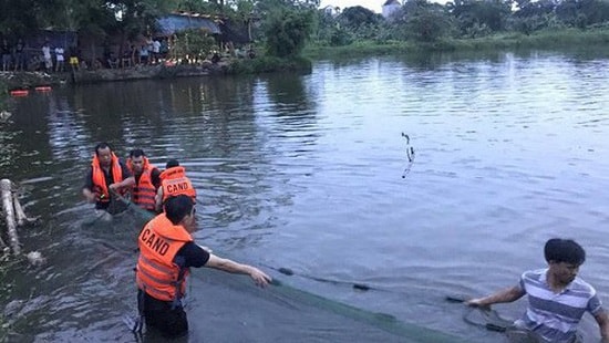 Hai chị em ruột chết đuối thương tâm khi tắm ao