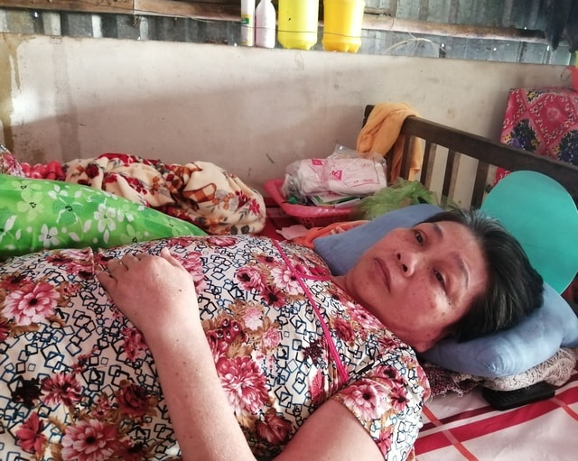 Cô gái nghẹn ngào mượn nhà lập bàn thờ cho cha - 2