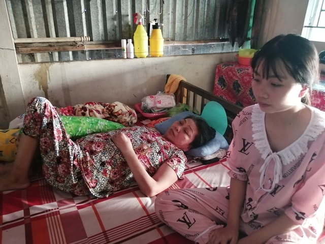 Cô gái nghẹn ngào mượn nhà lập bàn thờ cho cha - 4