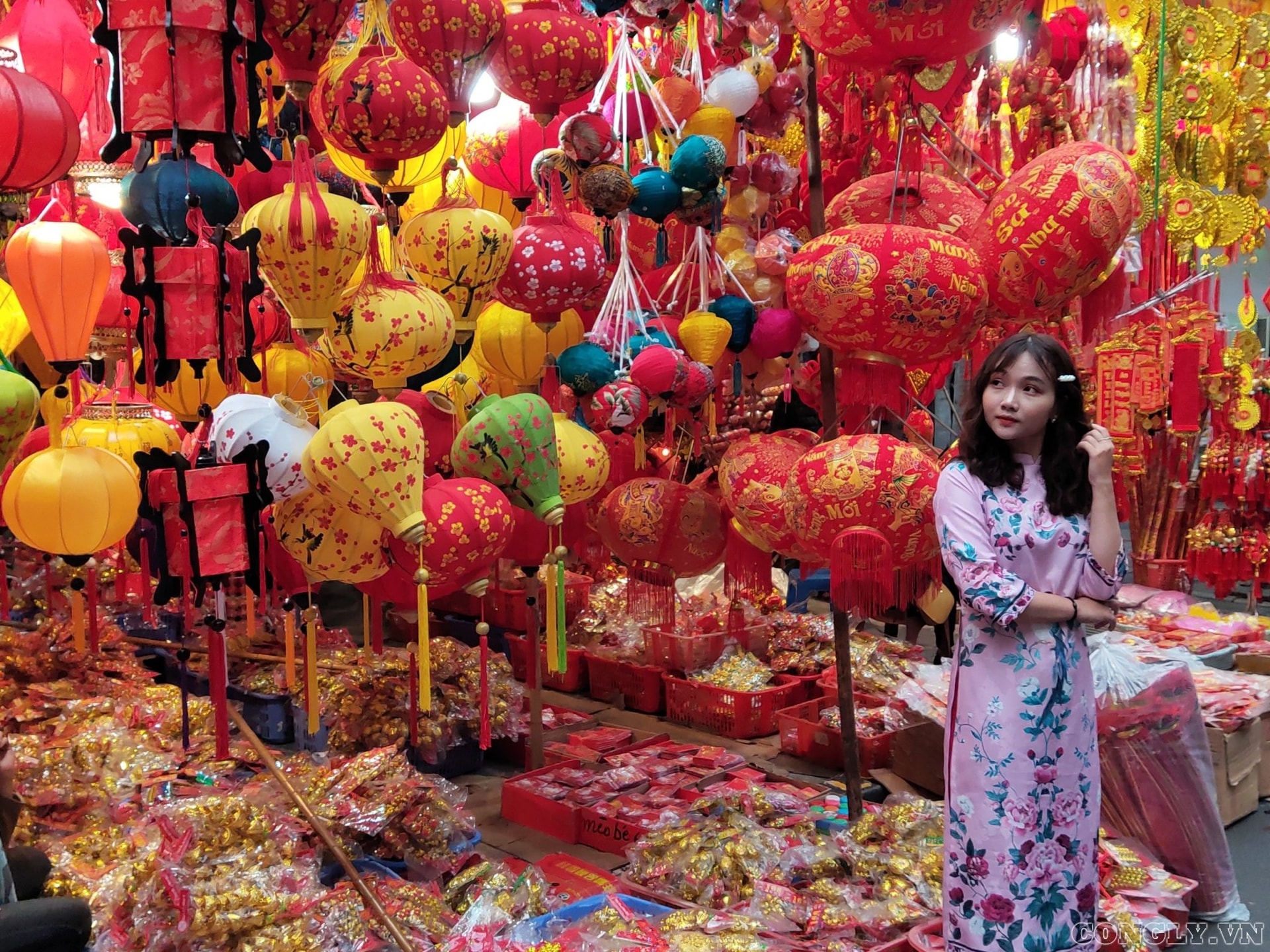 Phố Hàng Mã rực rỡ sắc màu đón Tết Nguyên đán 2020