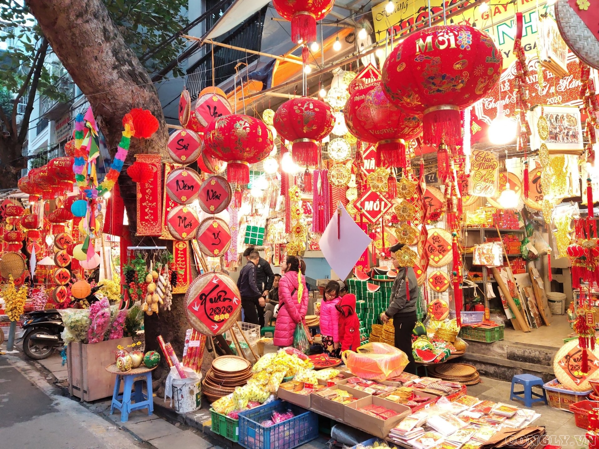 Phố Hàng Mã rực rỡ sắc màu đón Tết Nguyên đán 2020