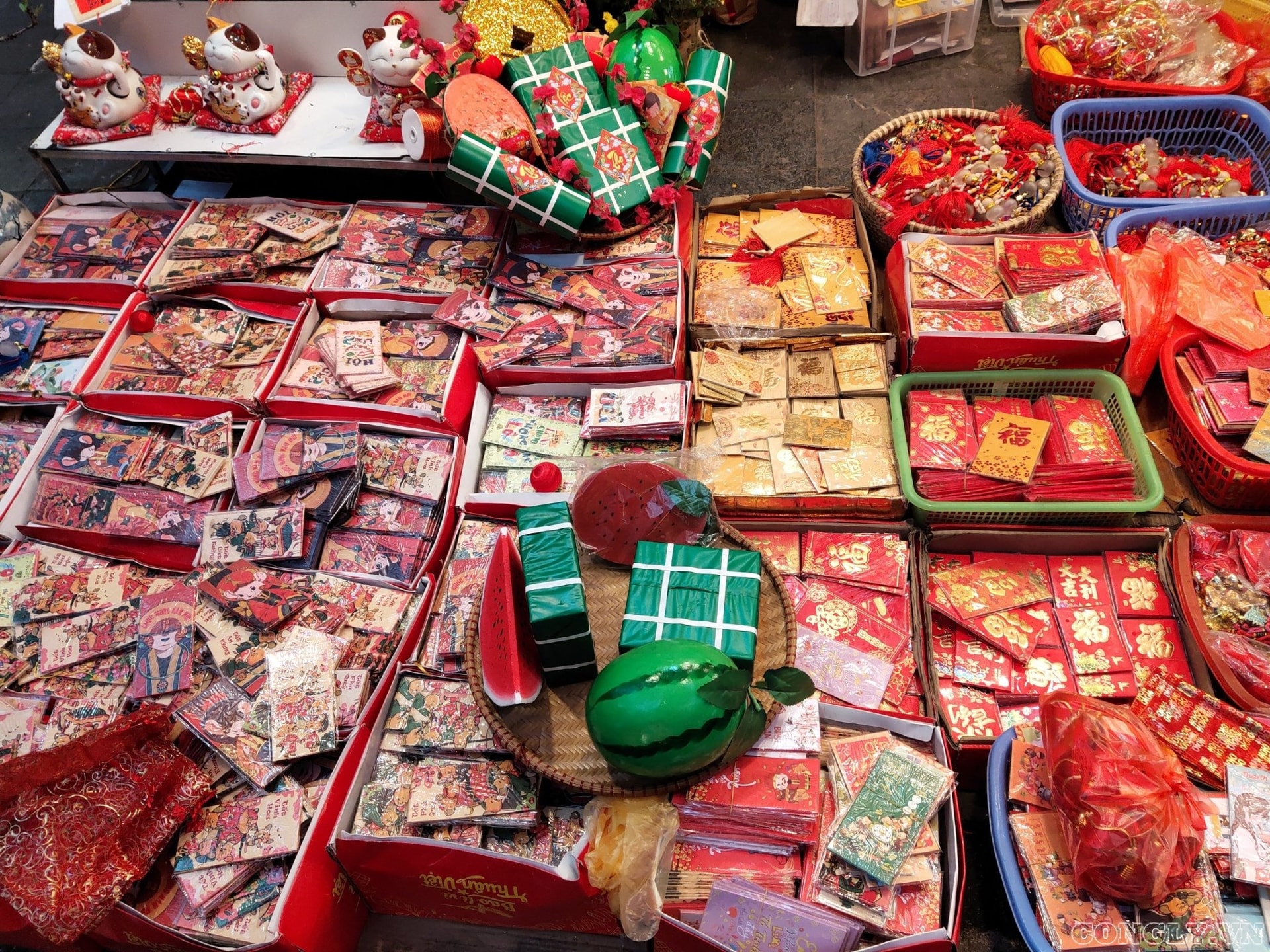 Phố Hàng Mã rực rỡ sắc màu đón Tết Nguyên đán 2020