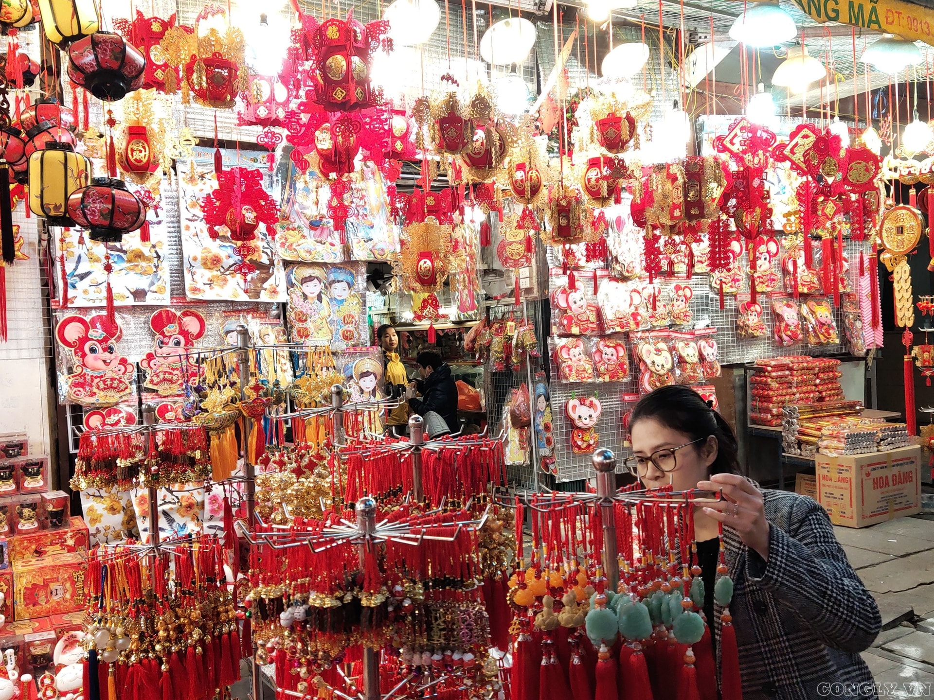 Phố Hàng Mã rực rỡ sắc màu đón Tết Nguyên đán 2020