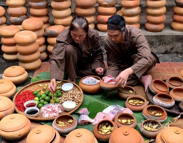 Xuyên đêm hít khói, kho 5.000 nồi cá bán Tết Canh Tý - 1