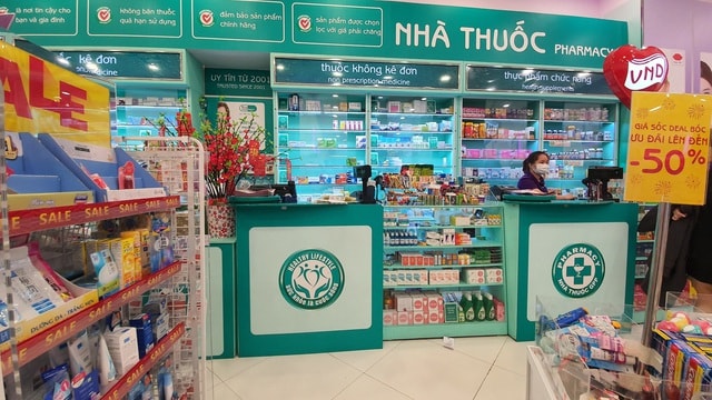 Khẩu trang y tế cháy hàng tại trung tâm thương mại, dân Hà Nội vừa chơi vừa sợ - 7