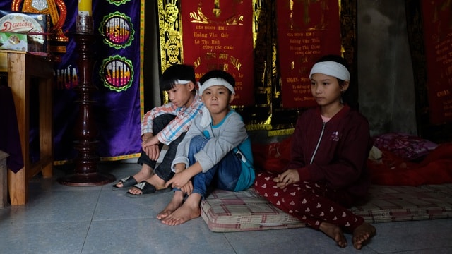 Buốt lòng 3 trẻ mồ côi, bé 12 tuổi: Con cố học hết lớp 9 rồi đi làm thuê... - 3 Buốt lòng 3 trẻ mồ côi, bé 12 tuổi: Con cố học hết lớp 9 rồi đi làm thuê... - 3