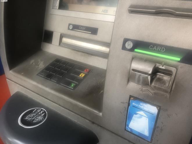 Hà Nội: ATM thờ ơ phòng dịch, khách lo nhiễm Covid-19 - 5