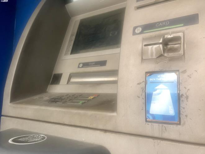 Hà Nội: ATM thờ ơ phòng dịch, khách lo nhiễm Covid-19 - 7
