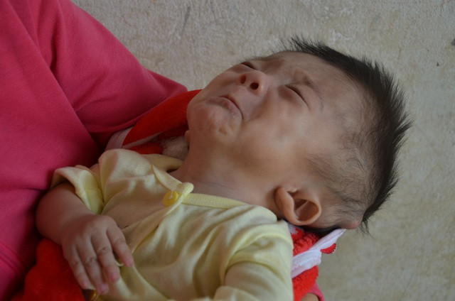 Tiếng khóc xé lòng của bé 7 tháng tuổi khắc khoải chờ bàn tay nhân ái - 2