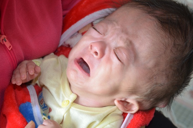 Tiếng khóc xé lòng của bé 7 tháng tuổi khắc khoải chờ bàn tay nhân ái - 5