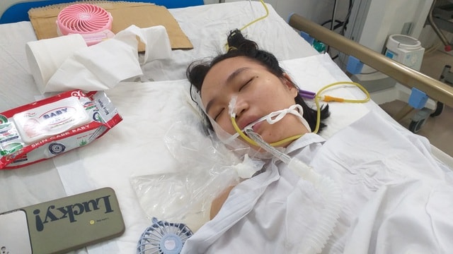 Xót xa cảnh cha nghèo bất lực nhìn con gái chết mòn - 1