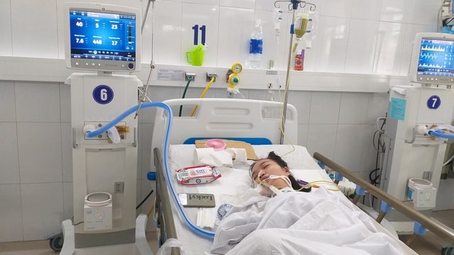 Xót xa cảnh cha nghèo bất lực nhìn con gái chết mòn - 2