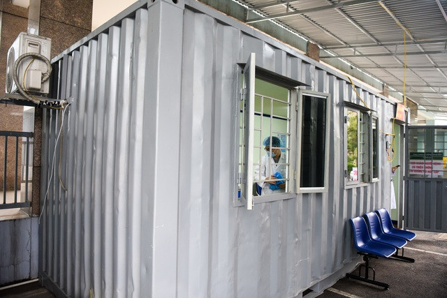 Bệnh viện K lập khu cách ly bằng container trong thời dịch Covid-19 - 11