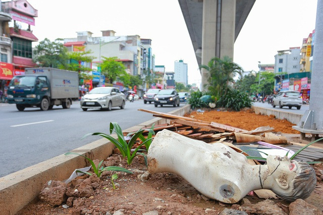 Hành lang đường sắt Cát Linh - Hà Đông thành nơi đổ rác - 7