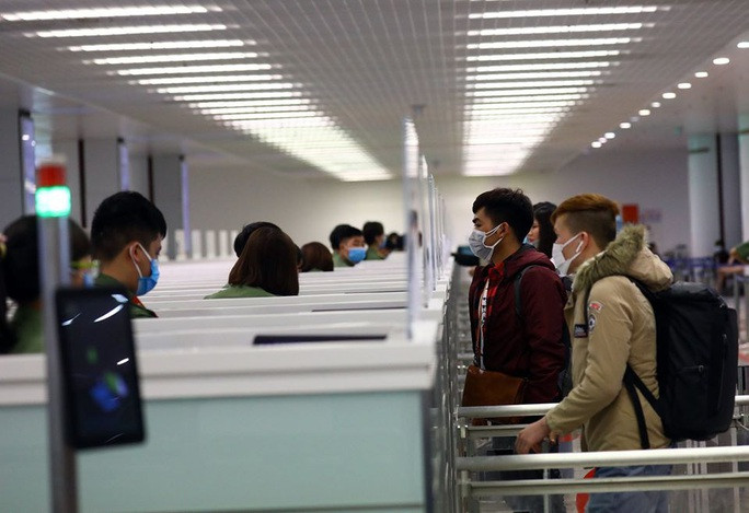 Hôm nay 23-3, hành khách về Nội Bài giảm mạnh, chỉ còn 276 người - Ảnh 1.