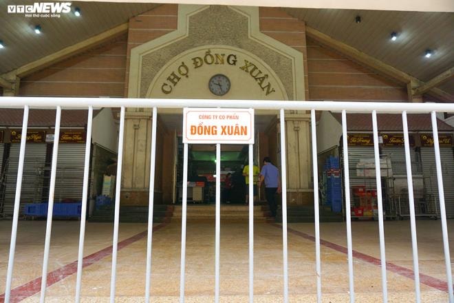 Cận cảnh chợ nổi tiếng nhất Hà Nội ngày đầu ngừng hoạt động - 2