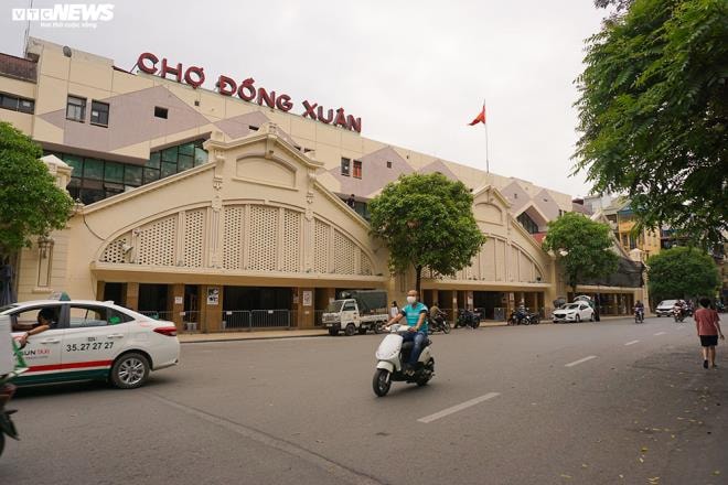 Cận cảnh chợ nổi tiếng nhất Hà Nội ngày đầu ngừng hoạt động - 1