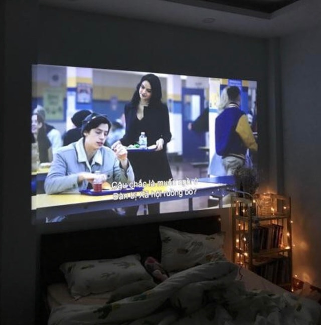 Rạp phim đóng cửa, giới trẻ đổ xô đi mua máy chiếu trong mùa dịch Covid-19 - 1