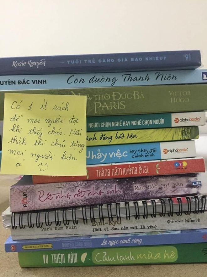 Nữ sinh thức đến 2h sáng viết lời nhắn đáng yêu gửi những người chuẩn bị đến cách ly - Ảnh 1.