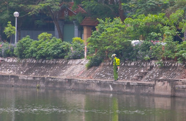 Ngày đầu cách ly toàn xã hội: Xử phạt, nhắc nhở người không đeo khẩu trang - 10