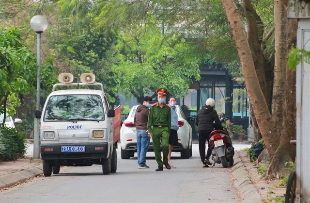 Ngày đầu cách ly toàn xã hội: Xử phạt, nhắc nhở người không đeo khẩu trang - 9