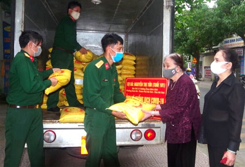 Những tấm lòng vàng trong mùa dịch Covid -19