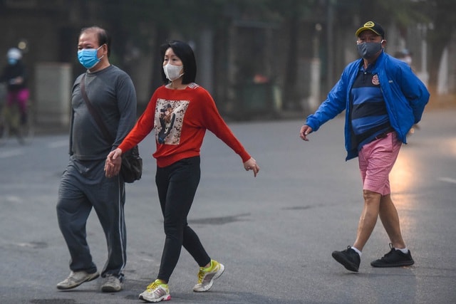 Nhộn nhịp cảnh tập thể dục quanh Hồ Gươm sau lệnh cách ly toàn xã hội - 10