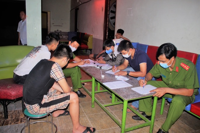 Quảng Nam: 11 nam nữ tổ chức tiệc ma túy ở quán karaoke - Ảnh 5.