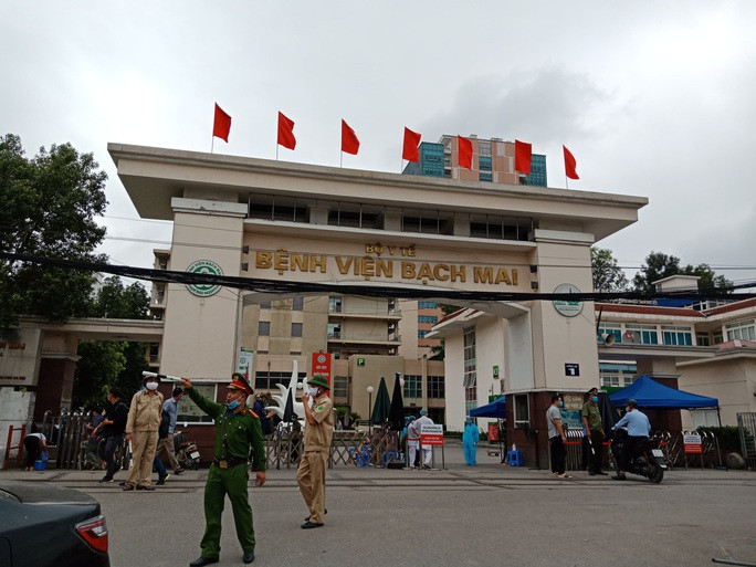 Chủ tịch Hà Nội: Chấm dứt cách ly y tế đối với ổ dịch Bệnh viện Bạch Mai từ Chủ nhật 12-4 - Ảnh 2.