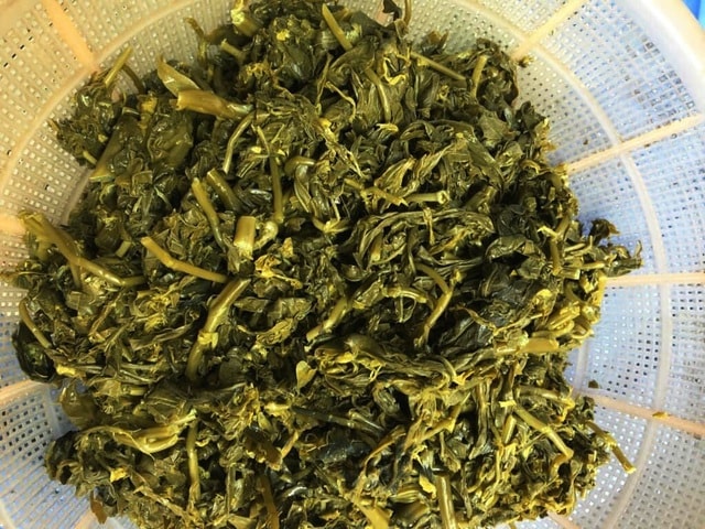 Kiếm tiền triệu mỗi ngày nhờ bán rau sắn muối chua - 1 Kiếm tiền triệu mỗi ngày nhờ bán rau sắn muối chua - 1